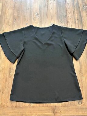 Luvamia Black Layered Tiered Flutter Sleeve V-Neck Blouse Size M